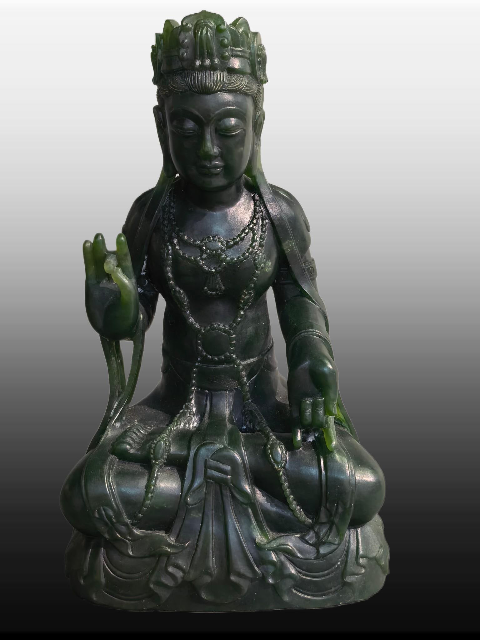 A Exquisite Jasper Statue of Avalokitesvara Ornament: A Exquisite Jasper Statue of Avalokitesvara Ornament,Qing Dynasty, China,Size:3.3inx3inx5.7in,Weight:786g