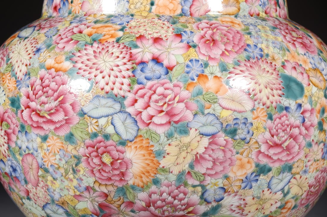 A Exquisite Enamel Flower Pattern Jar - 2