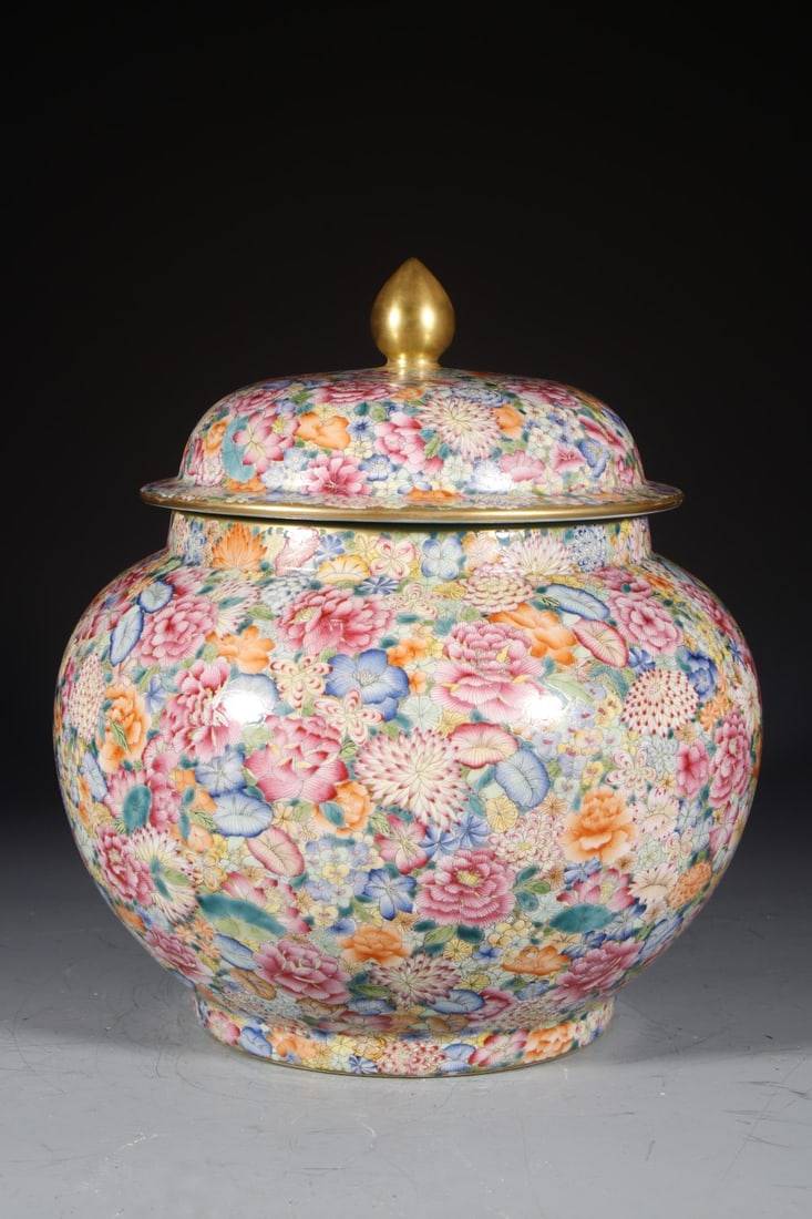 A Exquisite Enamel Flower Pattern Jar - 3