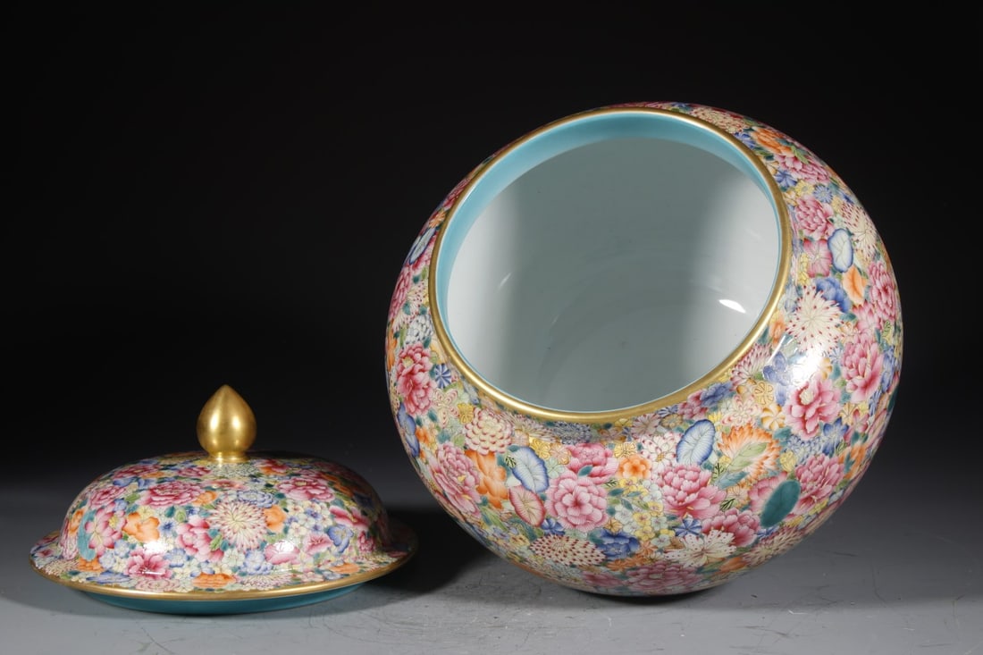 A Exquisite Enamel Flower Pattern Jar - 4