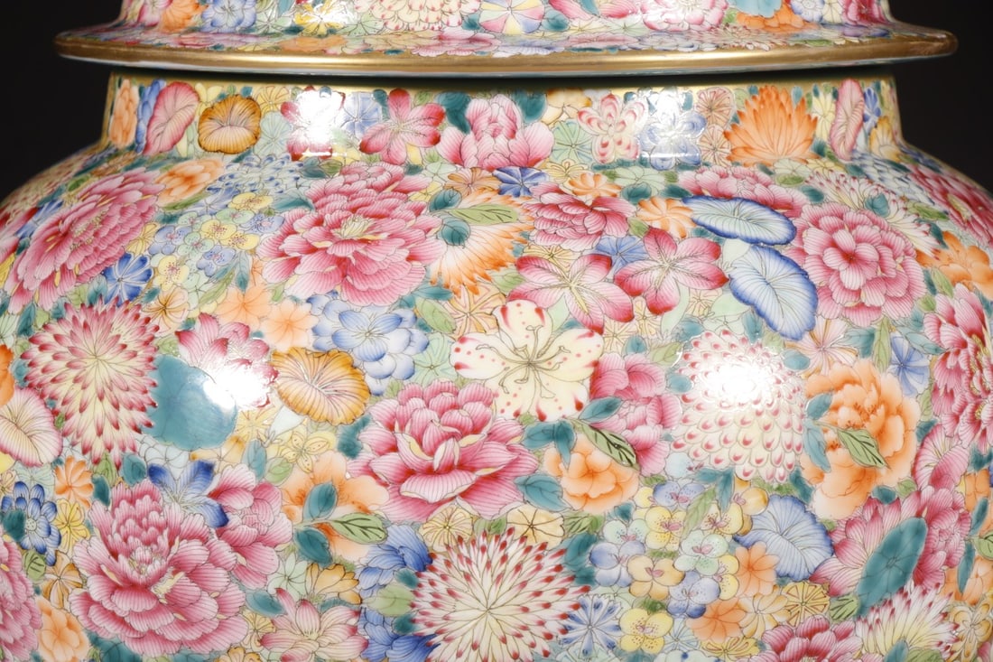 A Exquisite Enamel Flower Pattern Jar - 5