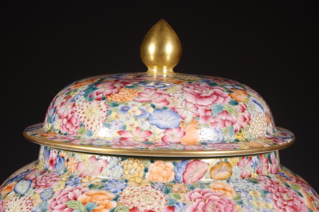 A Exquisite Enamel Flower Pattern Jar - 7