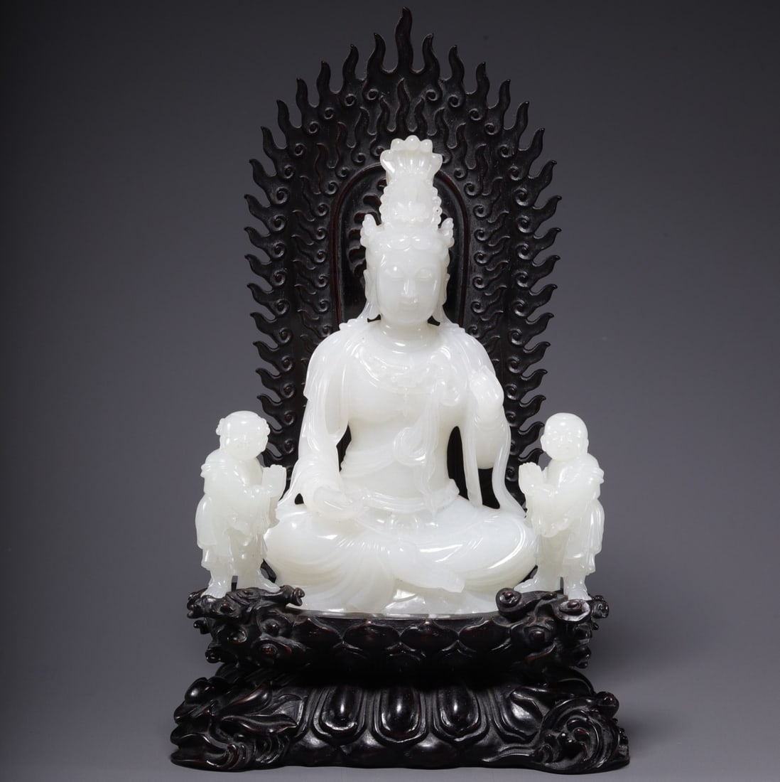 A Exquisite Hotan Jade Statue of Avalokitesvara Ornament (1 of 9)
