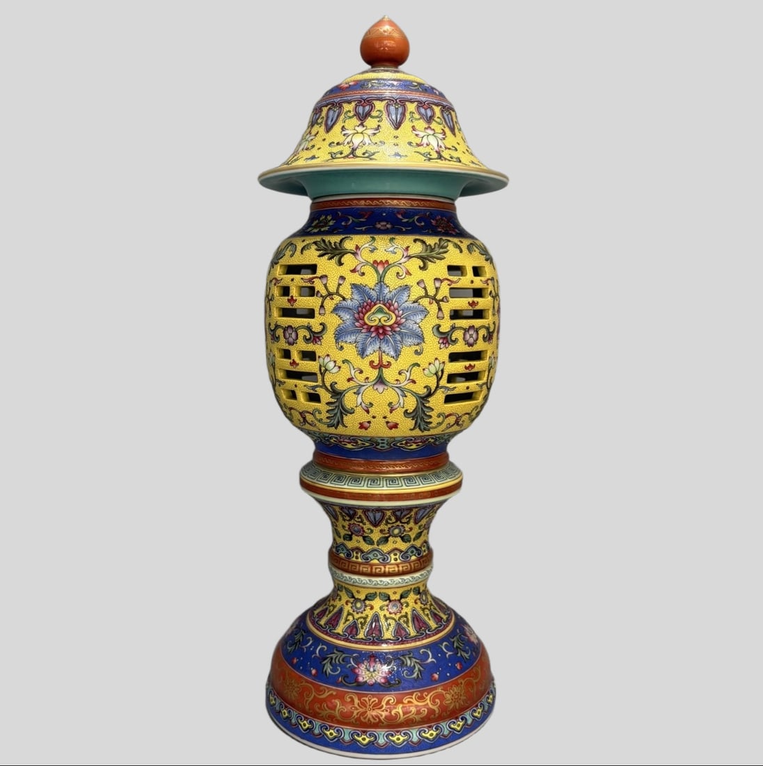 A Exquisite Enamel Yellow Ground Lotus Pattern Palace Lantern: A Exquisite Enamel Yellow Ground Lotus Pattern Palace Lantern,Qing Dynasty, China,Qianlong Four-character Mark,Size:15.7inx5.9in