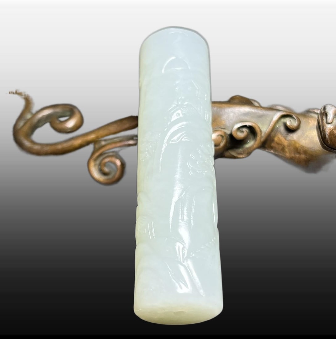 A Exquisite Hotan Jade Handheld Carving: A Exquisite Hotan Jade Handheld Carving,Qing Dynasty, China,Size:0.7inx3in,Weight:61g 和田玉手把件,中国清代