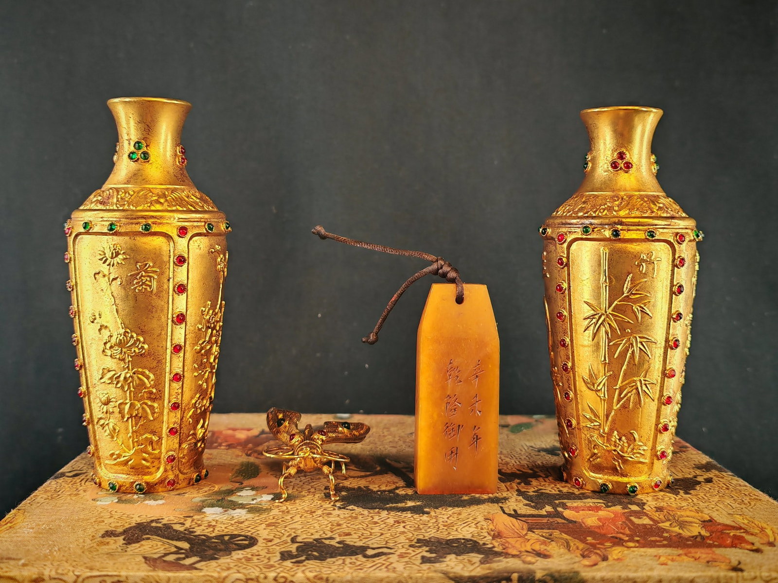 A pair of Exquisite Gilt Bronze Vase: A pair of Exquisite Gilt Bronze Vase,Qing Dynasty, China,Qianlong Four-character Mark,Size:5.7in 一对铜鎏金花瓶,中国清代,乾Ɓ