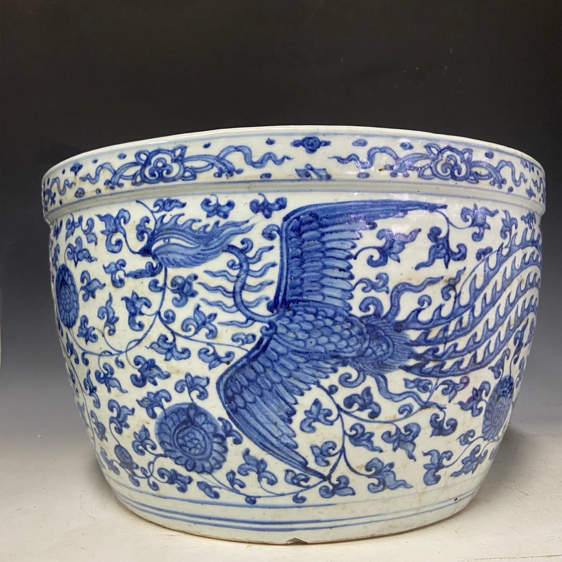 A Exquisite Blue and White Phoenix Pattern Vat: A Exquisite Blue and White Phoenix Pattern Vat,Ming Dynasty, China,Size:10.6inx17.3in 中国明代,青花凤纹缸
