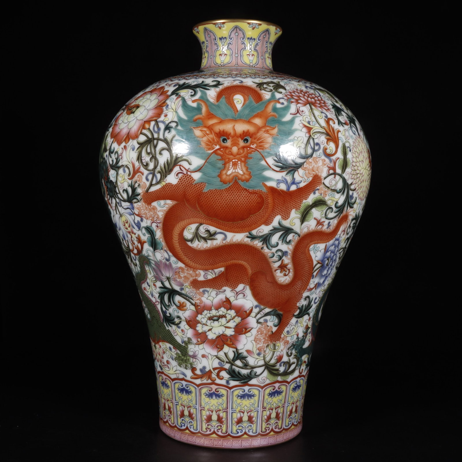 Famille-Rose Painted Gold Lotus Dragon Pattern Vase: Famille-Rose Painted Gold Lotus Dragon Pattern Vase,Qing Dynasty, China,Qianlong Six-character Mark,Size:15.2inx3.5inx5.4in 粉彩描金缠枝莲龙纹