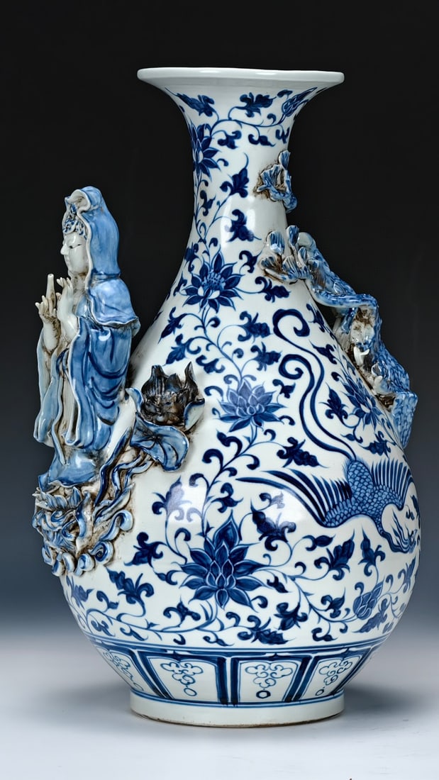 A Exquisite Blue and White Lotus Dragon and Phoenix Pattern Vase: A Exquisite Blue and White Lotus Dragon and Phoenix Pattern Vase,Qing Dynasty, China,Size:17.9inx10.6in 青花缠枝莲龙凤纹瓶,中国清