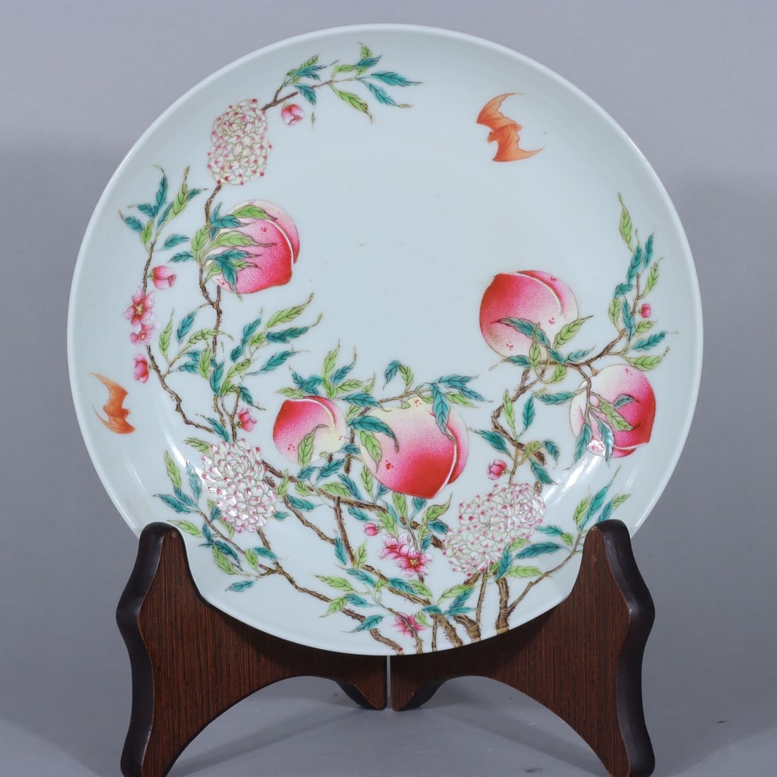 A Exquisite Famille-Rose Bats and Peach Pattern Plate: A Exquisite Famille-Rose Bats and Peach Pattern Plate,Qing Dynasty, China,Yongzheng Six-character Mark,Size:1.6inx7.3inx4.3in