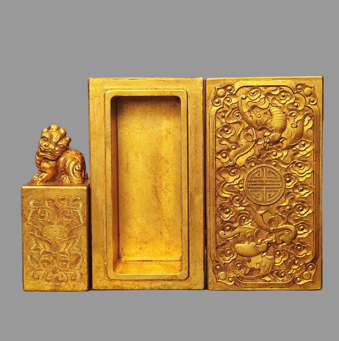 A Exquisite Gilt Bronze Lion Seal: A Exquisite Gilt Bronze Lion Seal,Qing Dynasty, China,Qianlong Four-character Mark,Size:2.8inx2.2inx5.1in 铜鎏金狮印章,中国清代,乾&