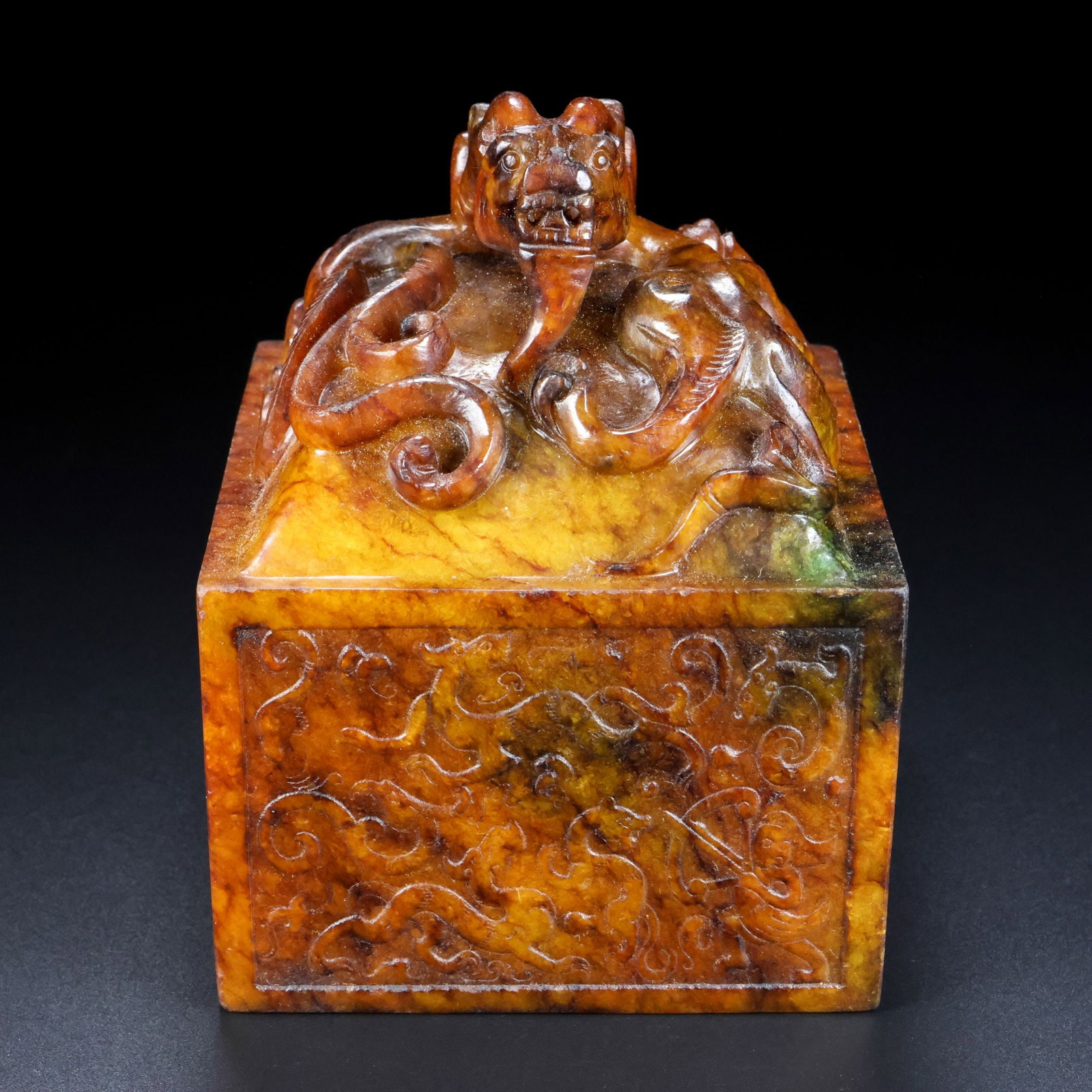 A Exquisite Hotan Jade Dragon Seal: A Exquisite Hotan Jade Dragon Seal,Han Dynasty, China,Size:5.5inx3.9inx3.9in,Weight:2693g 和田玉龙印章,中国汉代