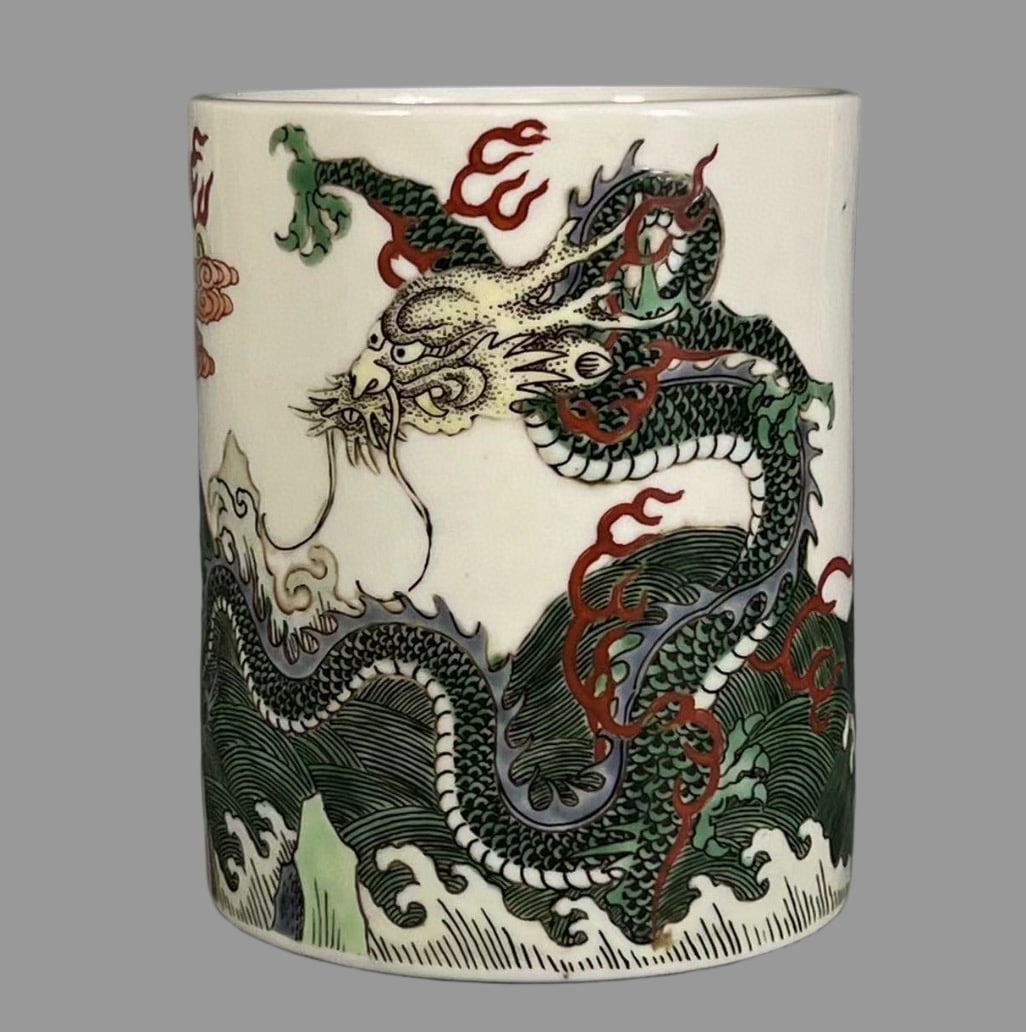 A Exquisite Wucai Dragon Pattern Brush Pot: A Exquisite Wucai Dragon Pattern Brush Pot,Qing Dynasty, China,Size:4.8inx3.9inx3.8in 五彩龙纹笔筒,中国清代