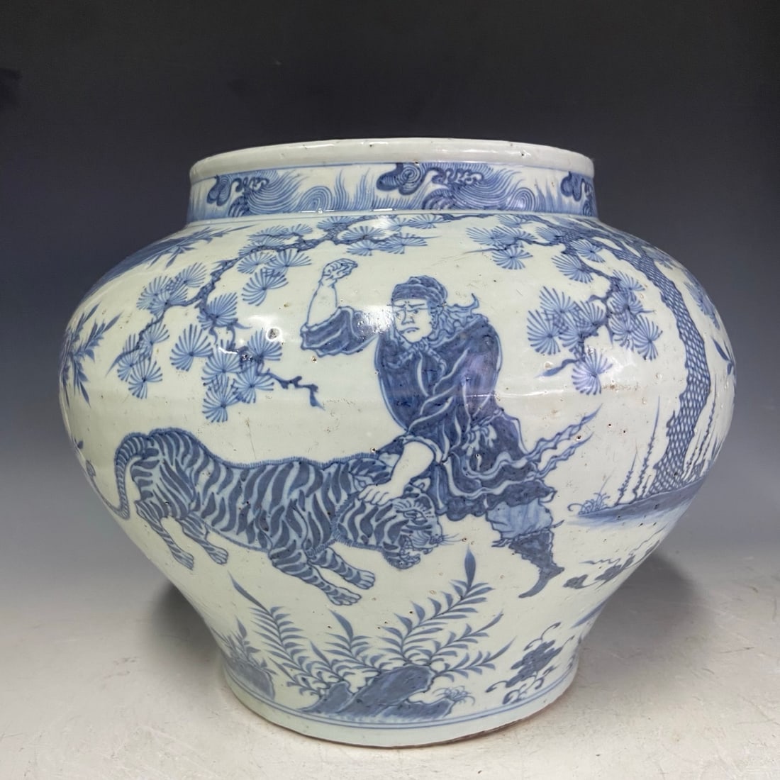 A Exquisite Blue and White Figures Pattern Jar - 2