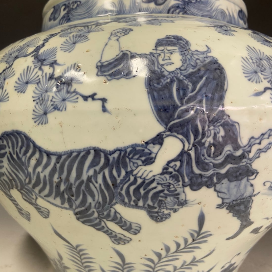 A Exquisite Blue and White Figures Pattern Jar - 3