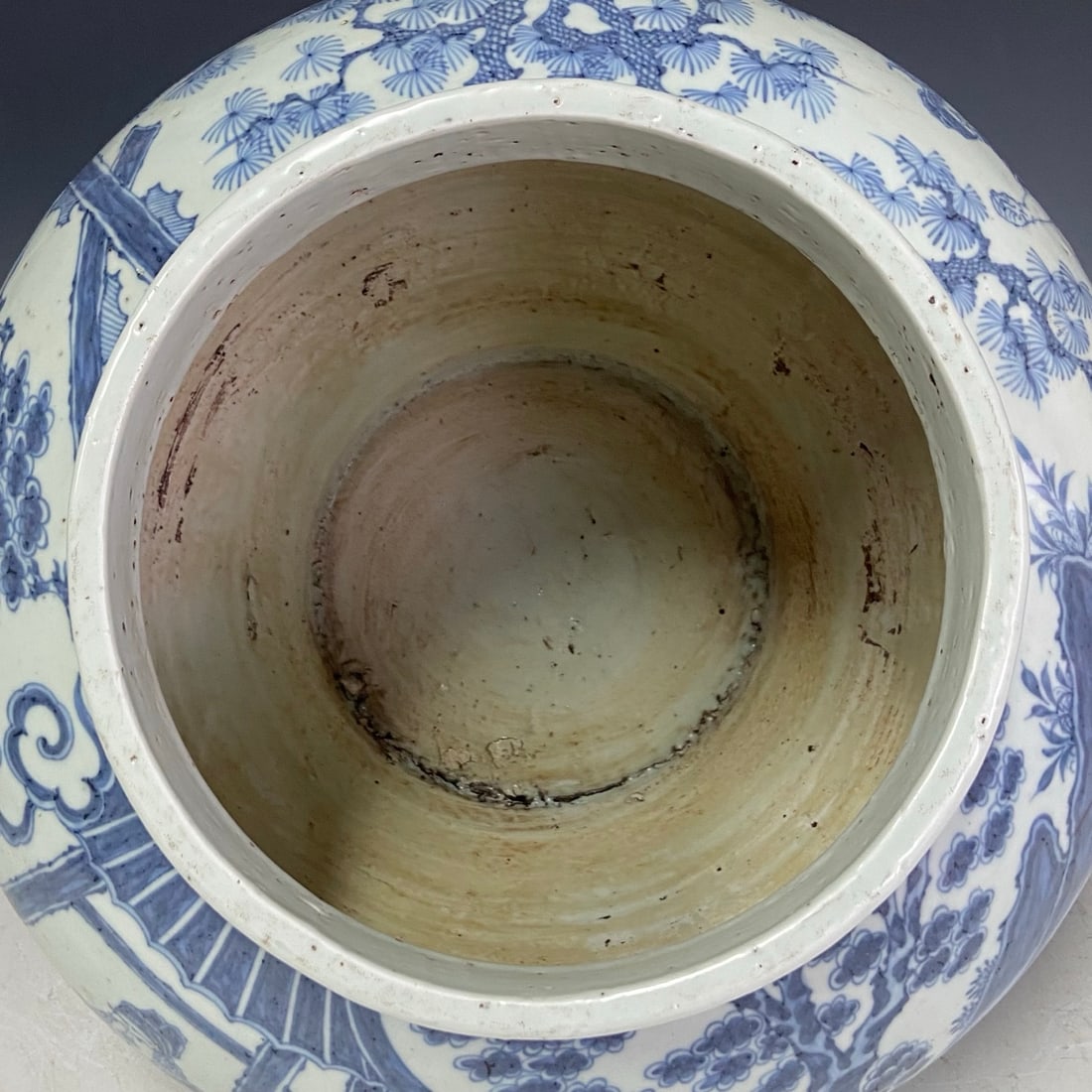 A Exquisite Blue and White Figures Pattern Jar - 8