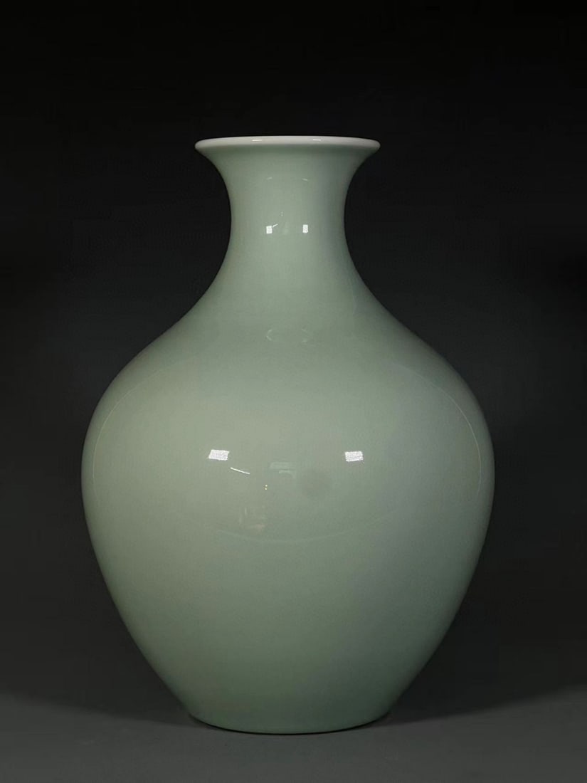A Exquisite Celadon Glzed Vase - 4