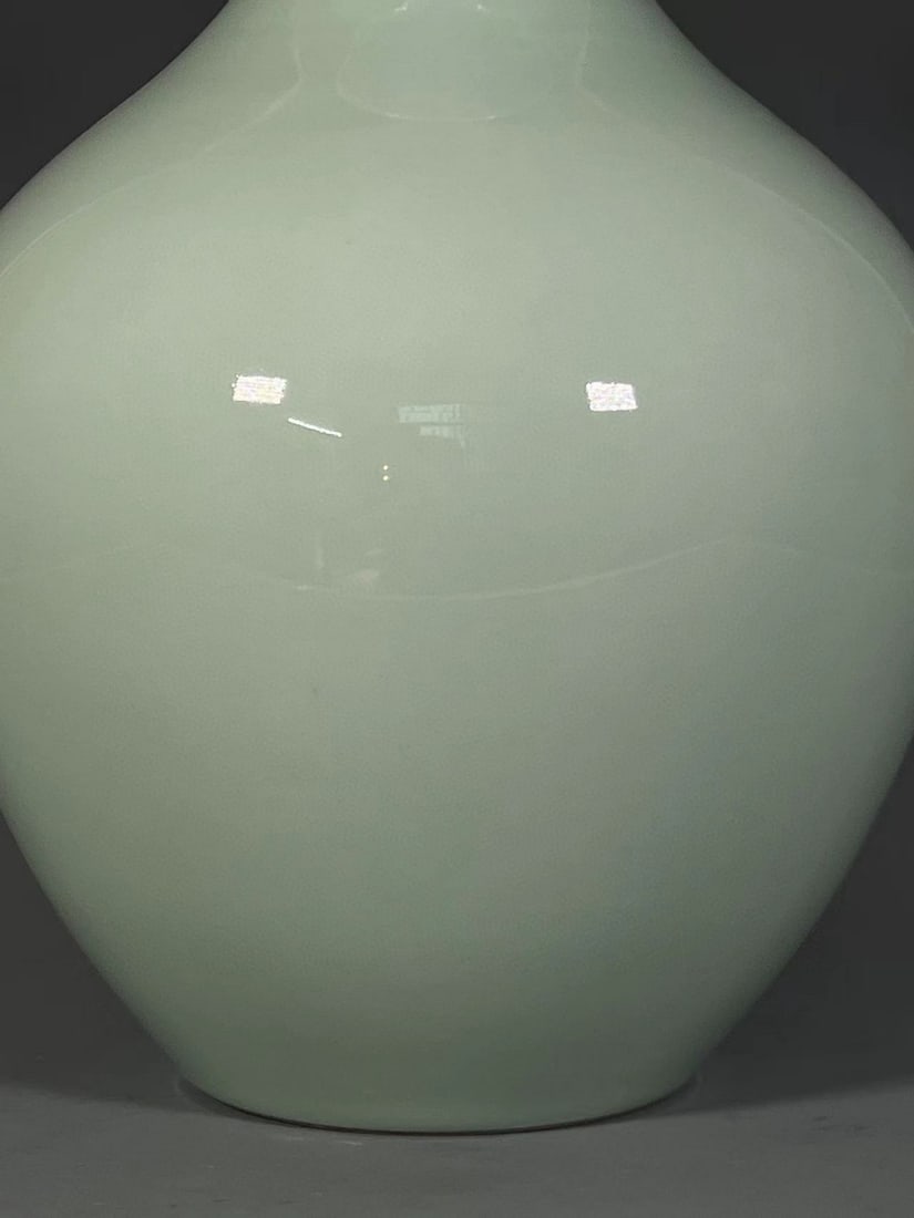 A Exquisite Celadon Glzed Vase - 5