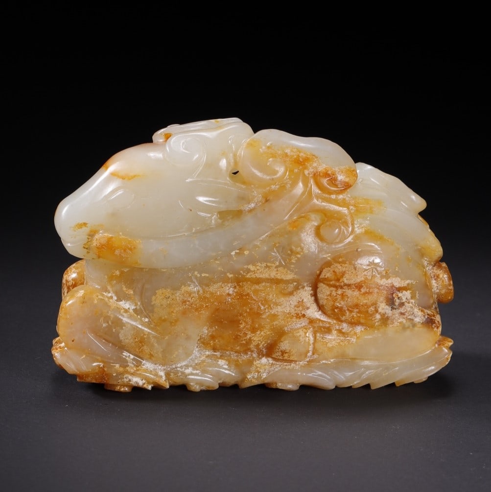 A Exquisite Hotan Jade Sika Deer Ornament: A Exquisite Hotan Jade Sika Deer Ornament,Qing Dynasty, China,Size:2.6inx0.9inx1.7in,Weight:106.6g 和田玉鹿摆件,中国清代