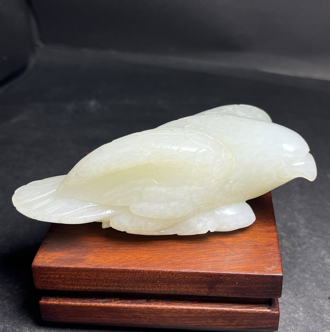 A Exquisite Hotan Jade Eagle Handheld Carving: A Exquisite Hotan Jade Eagle Handheld Carving,Qing Dynasty, China,Size:3.9inx1.5inx2.6in,Weight:257g 和田玉鹰手把件,中国清代