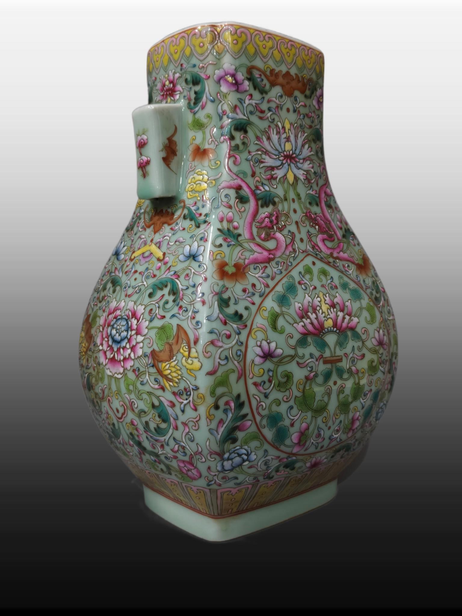 A Exquisite Enamel Lotus Pattern Vase - 2