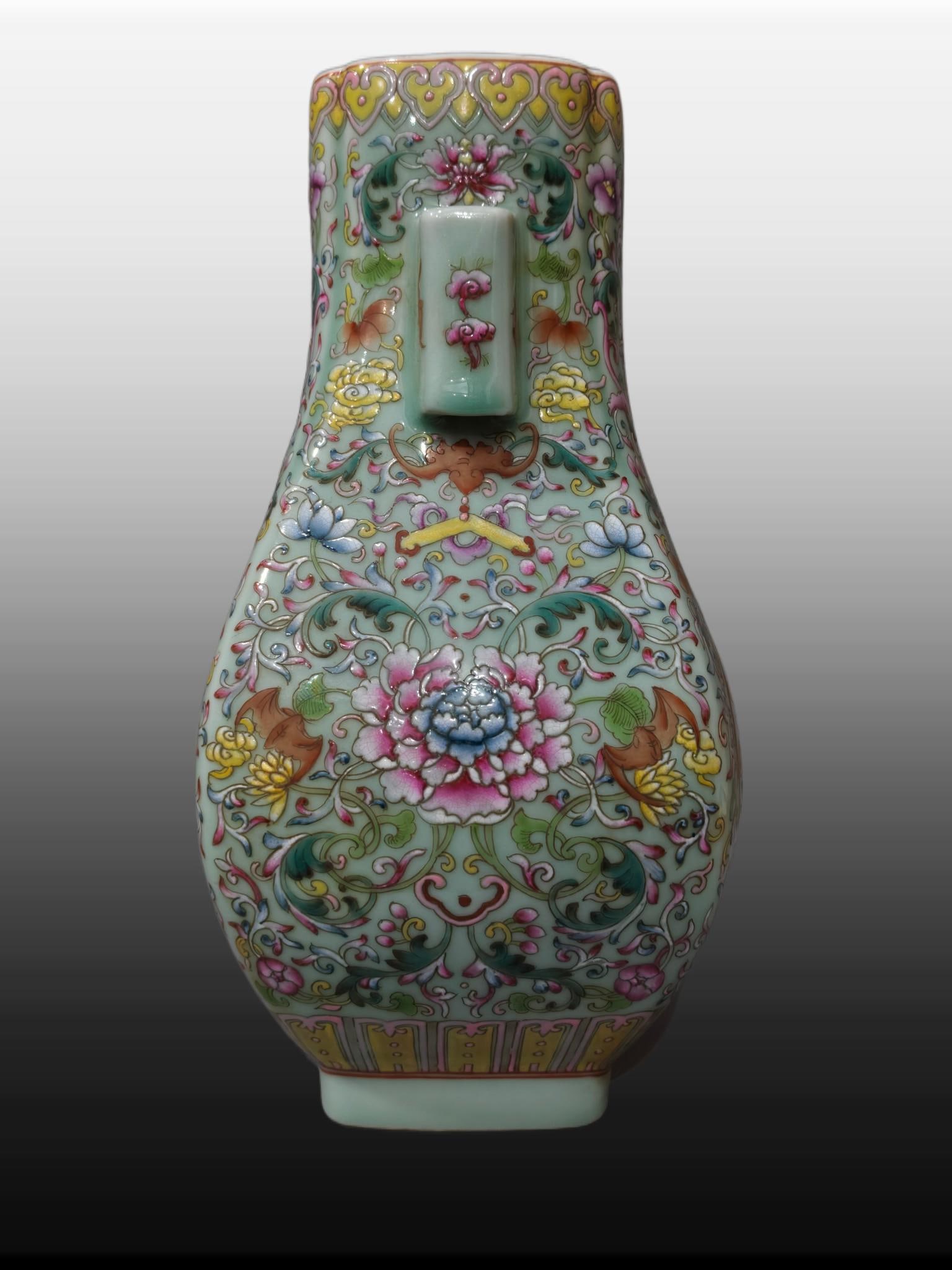 A Exquisite Enamel Lotus Pattern Vase - 3