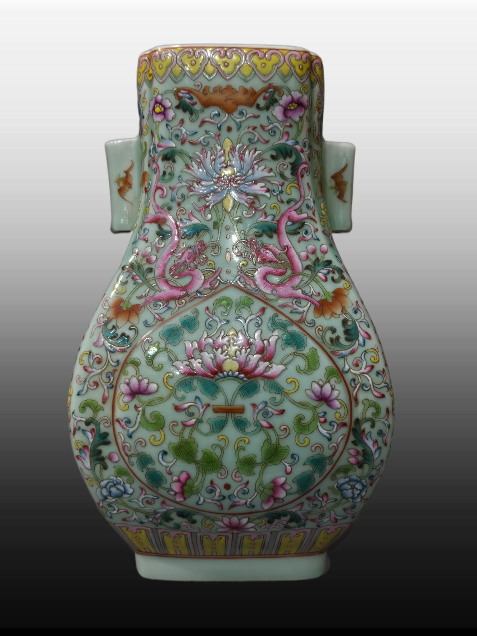 A Exquisite Enamel Lotus Pattern Vase - 4