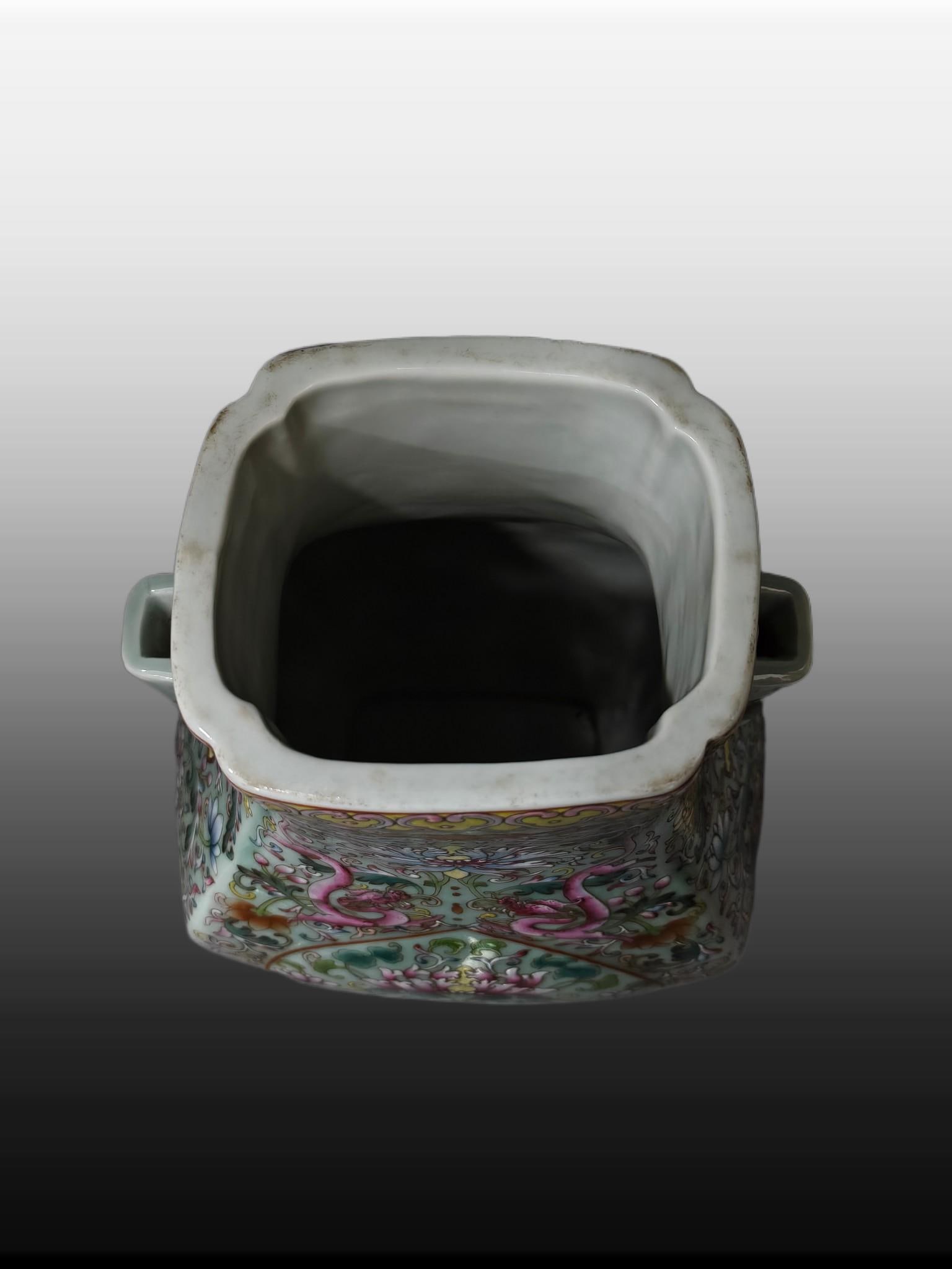 A Exquisite Enamel Lotus Pattern Vase - 5