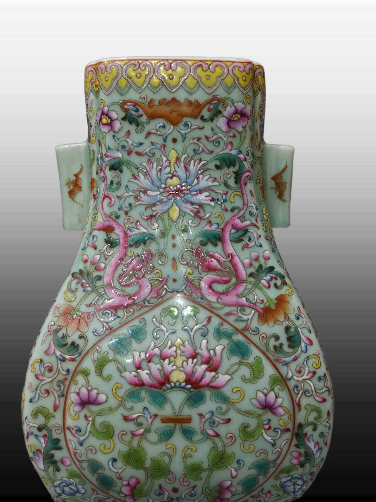 A Exquisite Enamel Lotus Pattern Vase - 6