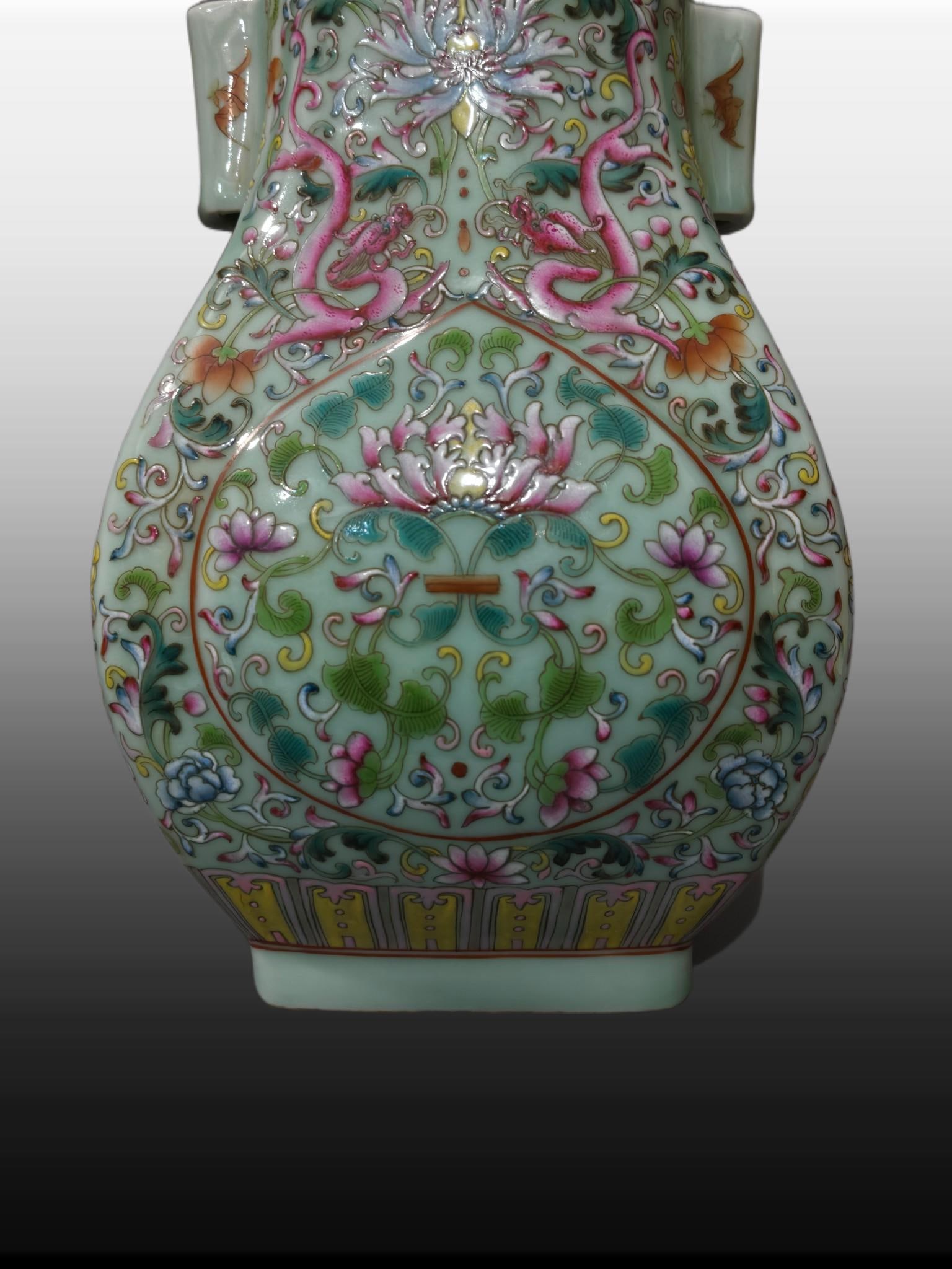 A Exquisite Enamel Lotus Pattern Vase - 7