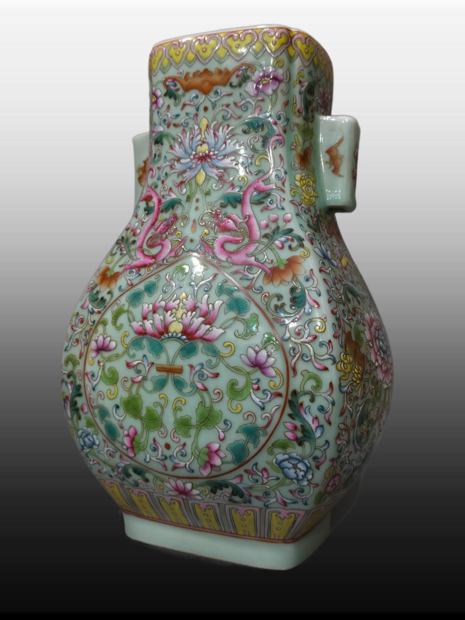 A Exquisite Enamel Lotus Pattern Vase - 8