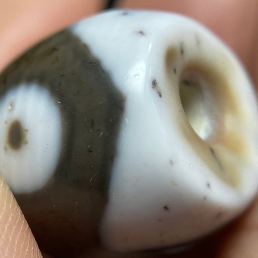 A Exquisite One Eye Dzi bead - 9