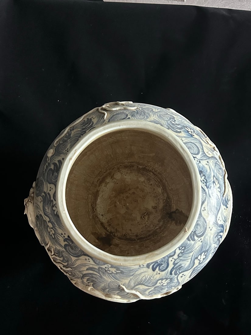 A Exquisite Blue and White Dragon Pattern Jar - 6