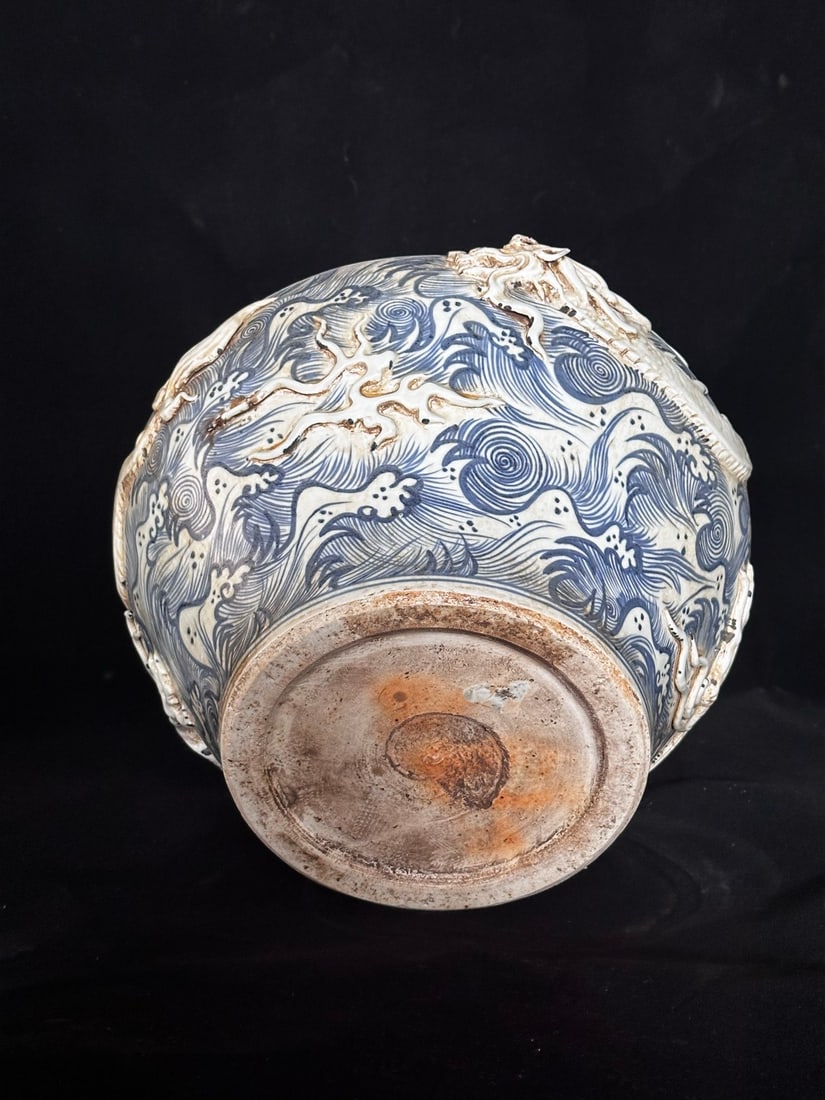 A Exquisite Blue and White Dragon Pattern Jar - 7