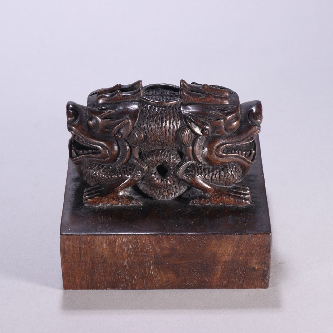 A Exquisite Eaglewood Dragon Seal: A Exquisite Eaglewood Dragon Seal,Qing Dynasty, China,Size:4.7inx4.9in,Weight:300g 沉香龙形印章,中国清代