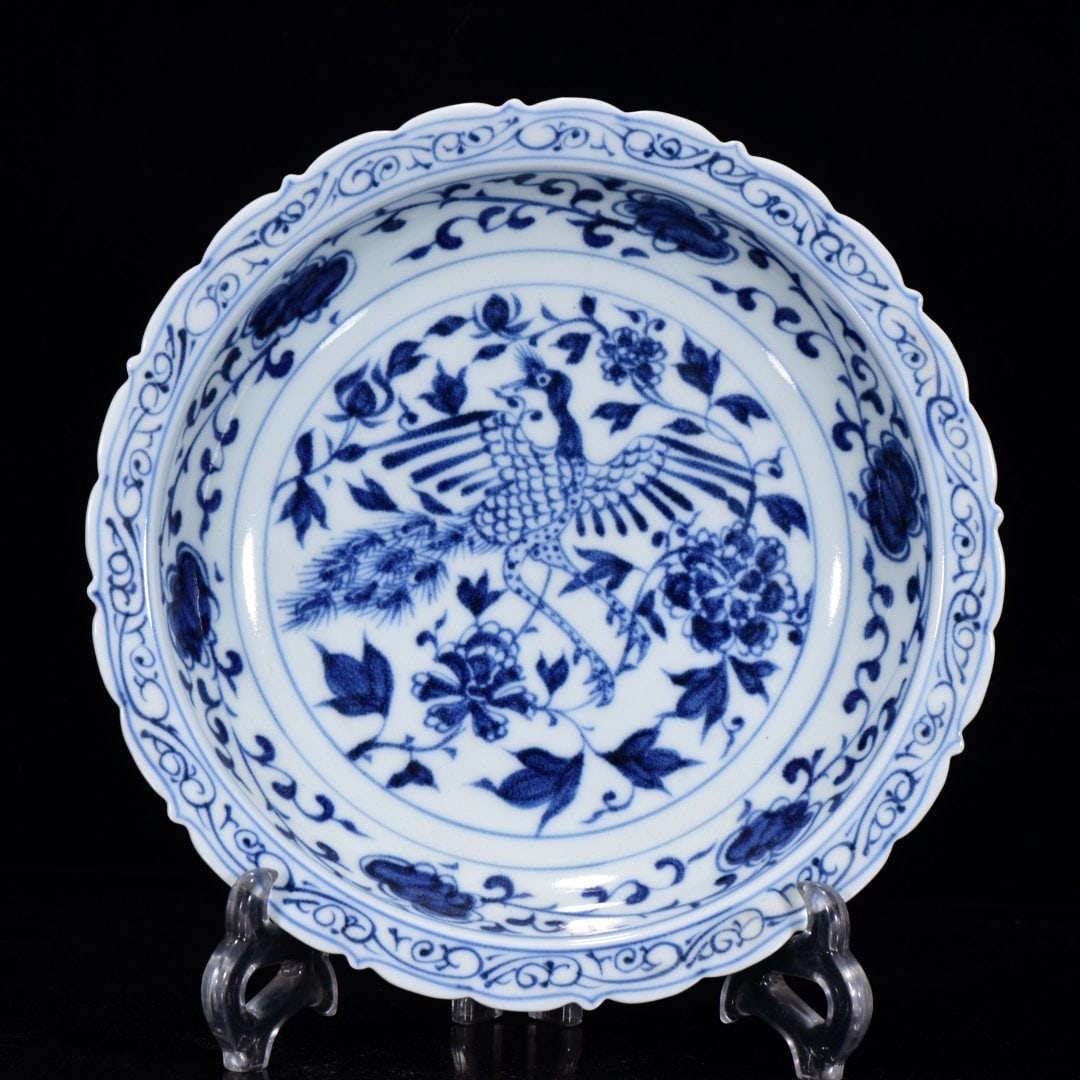 A Exquisite Blue and White Bird pattern Plate: A Exquisite Blue and White Bird pattern Plate,Ming Dynasty, China,Xuande Six-character Mark,Size:2inx8.7in 青花鸟纹盘,中国明代