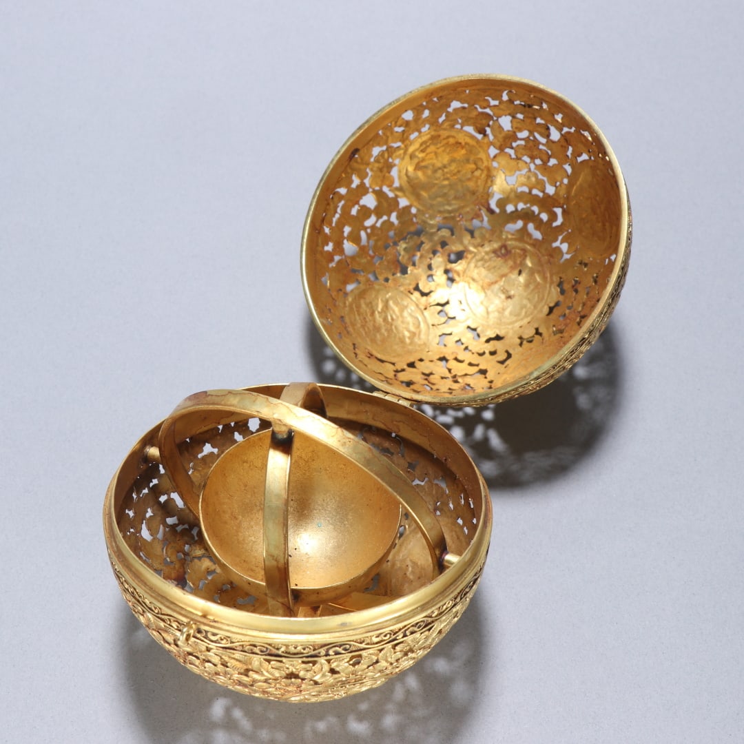 A Exquisite Gilt Bronze Flower Pattern Ball - 3