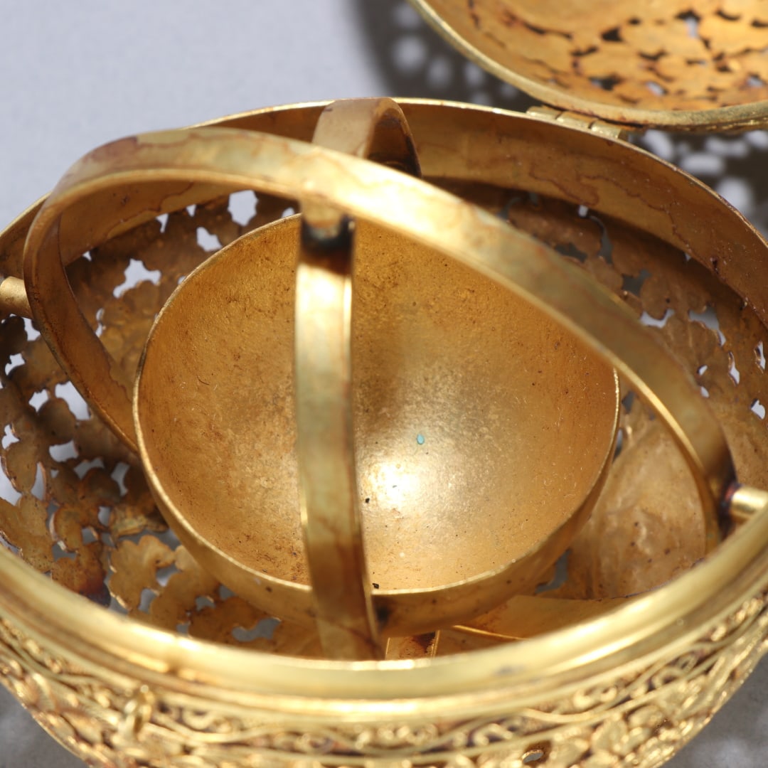 A Exquisite Gilt Bronze Flower Pattern Ball - 4