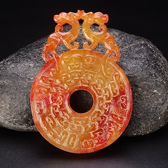 A Exquisite Hotan Jade Dragon Jade Bi: A Exquisite Hotan Jade Dragon Jade Bi,Han Dynasty, China,Size:2.8inx2inx0.2in,Weight:39g 和田玉龙玉壁,中国汉代