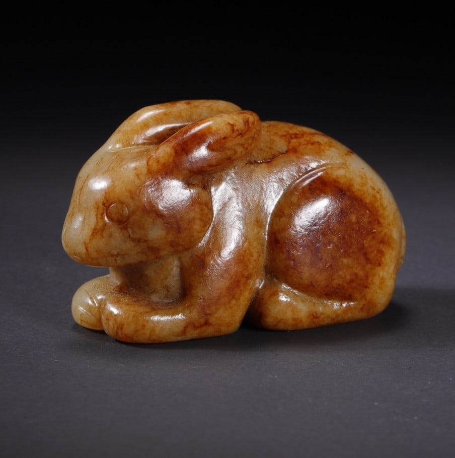 A Exquisite Hotan Jade Rabbit Ornament: A Exquisite Hotan Jade Rabbit Ornament,Han Dynasty, China,Size:1.8inx0.9inx1.1in,Weight:44g 和田玉兔摆件,中国汉代