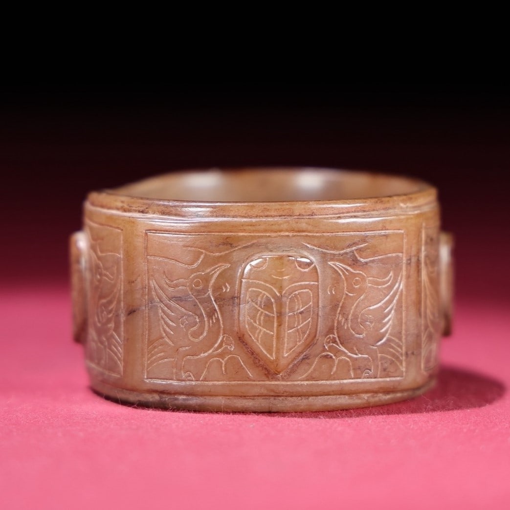 A Exquisite Hetian Jade Cicada Pattern Ornament: A Exquisite Hetian Jade Cicada Pattern Ornament,Han Dynasty, China,Size:2inx1.1in,Weight:46g 和田玉蝉纹摆件,中国汉代