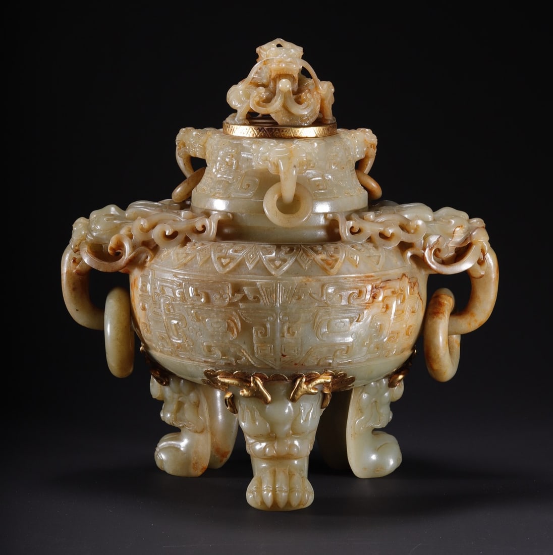 A Exquisite Hotan Jade Dragon Pattern Censer: A Exquisite Hotan Jade Dragon Pattern Censer,Qing Dynasty, China,Size:11inx7.3inx11in,Weight:4504.3g 和田玉龙纹炉,中国清代