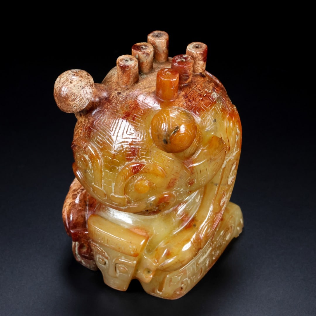A Exquisite Hotan Jade Tiger Ornament: A Exquisite Hotan Jade Tiger Ornament,Hang Dynasty, China,Size:3.1inx3.1inx4.9in,Weight:1583g 和田玉虎摆件,中国汉代