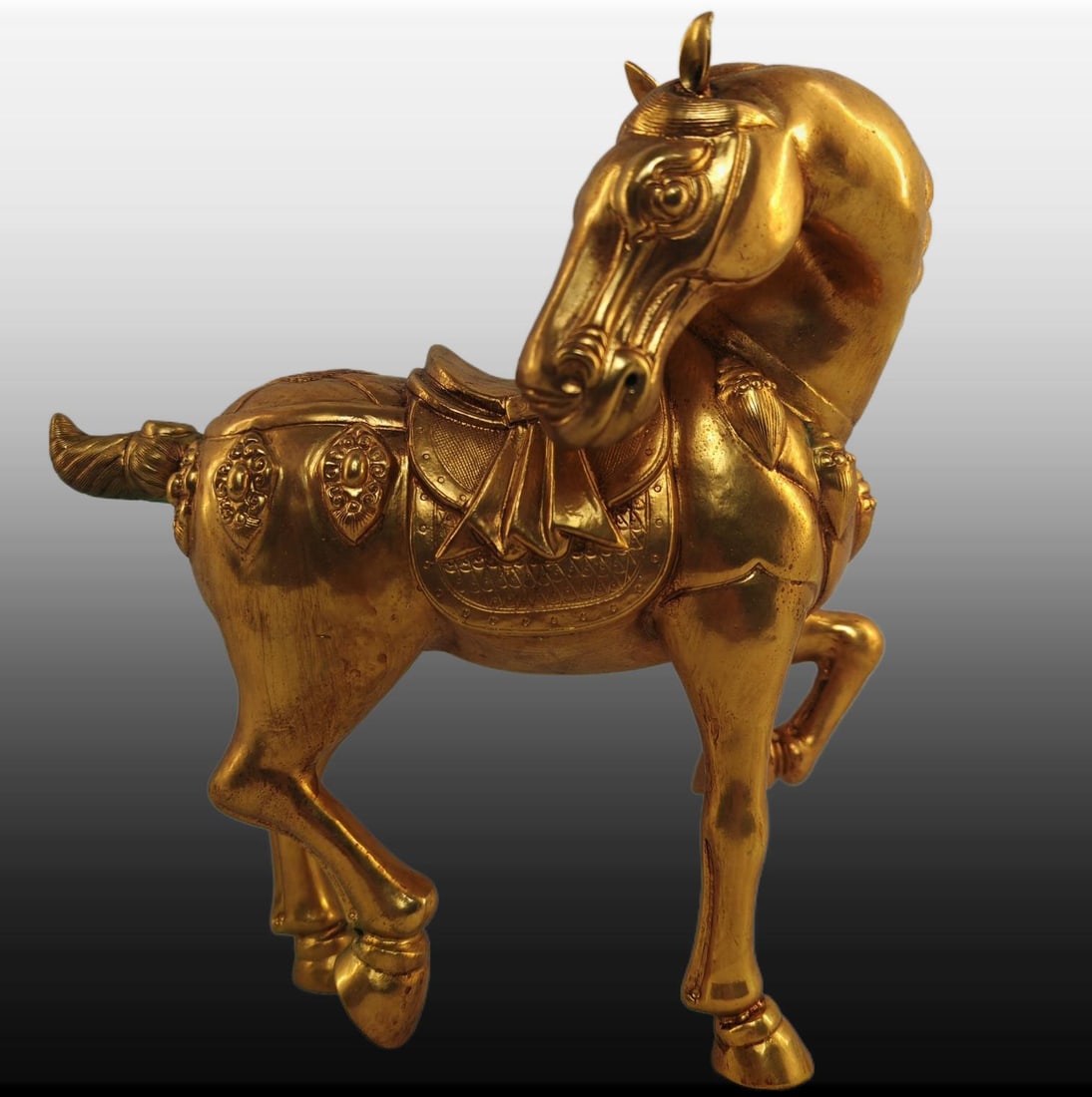 A Exquisite Gilt Bronze Horse Ornament: A Exquisite Gilt Bronze Horse Ornament,Qing Dynasty, China,Size:8.9inx5.7inx9.3in 铜鎏金马摆件,中国清代