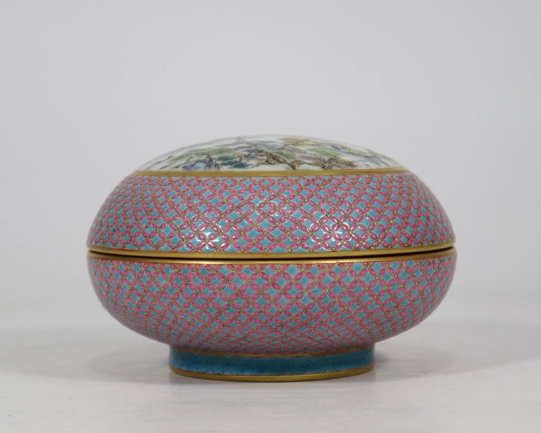 A Exquisite Enamel Landscape Pattern Box: A Exquisite Enamel Landscape Pattern Box,Qing Dynasty, China,Qianlong Four-character Mark,Size:3.1inx5.1in