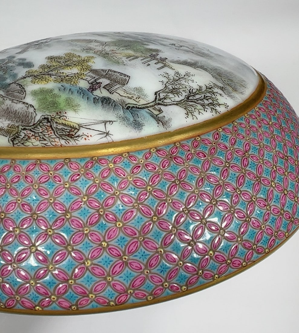 A Exquisite Enamel Landscape Pattern Box - 8