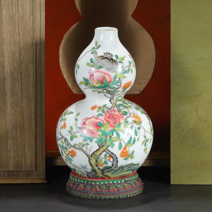 A Exquisite Enamel Flower and Fruit Pattern Gourd Vase: A Exquisite Enamel Flower and Fruit Pattern Gourd Vase,Qing Dynasty, China,Yongzheng Four-character Mark,Size:8.7inx1.2inx5.3in