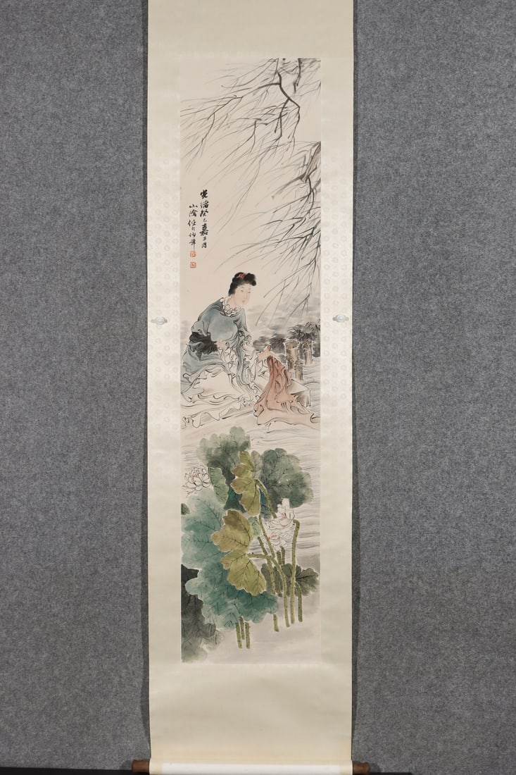 A Chinese Vertical Scroll Ink Painting of Figures on Paper: A Chinese Vertical Scroll Ink Painting of Figures on Paper,Modern Time of China,Ren Bonian,without frame size:58.3inx13.4in