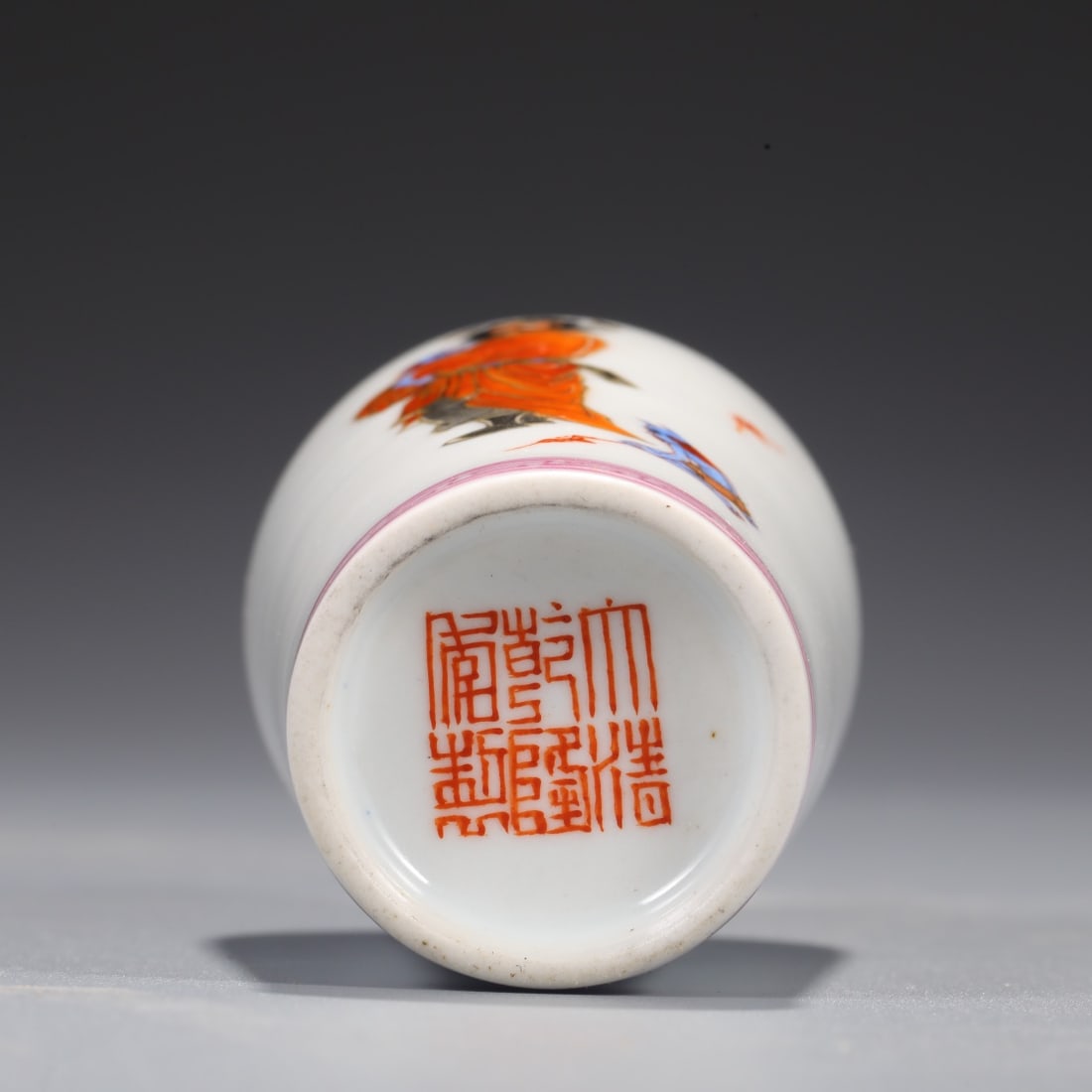 A Exquisite Famille-Rose Figures Pattern Snuff Bottle - 8