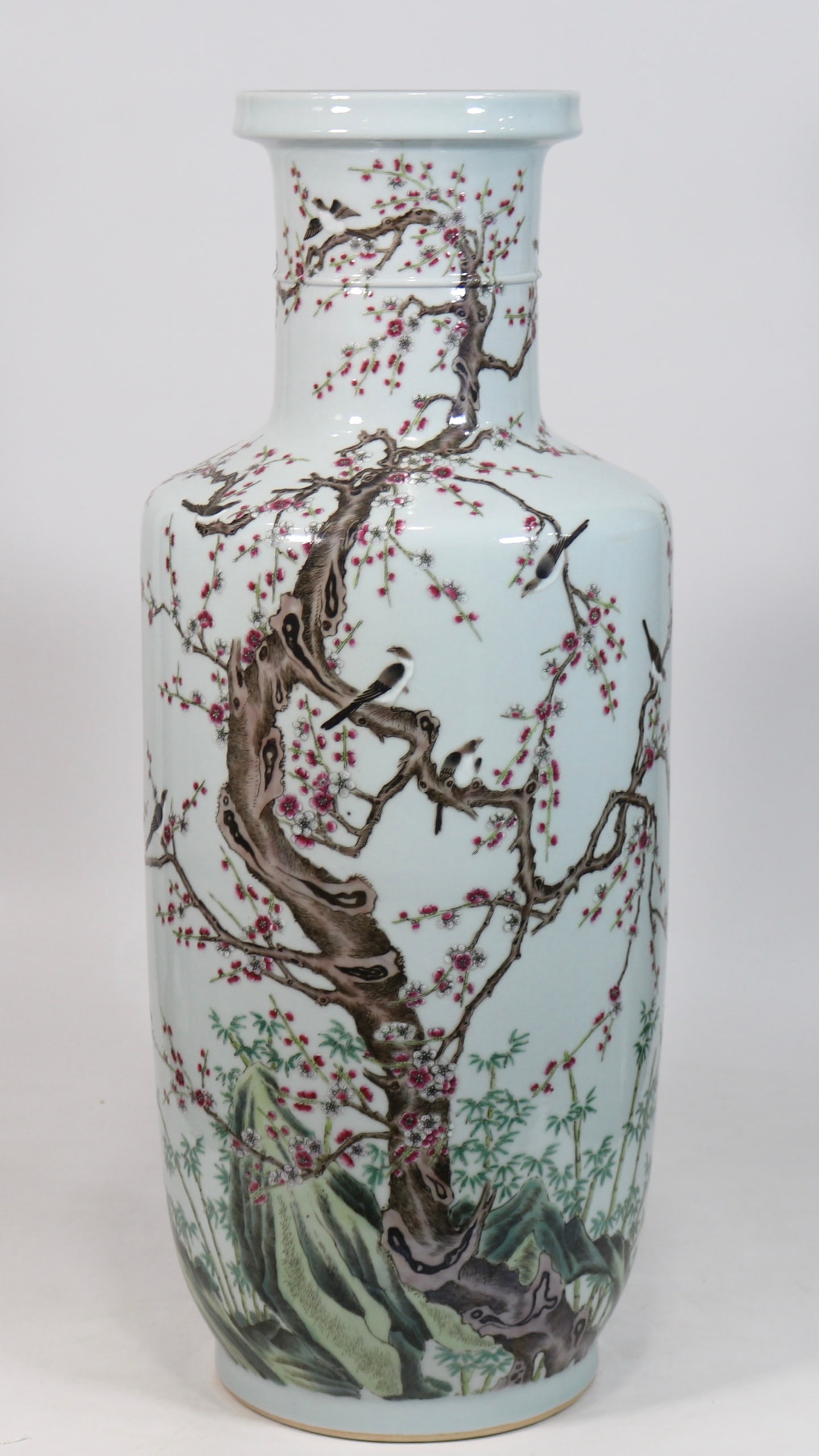 A Exquisite Famille Rose Flower and Bird Pattern Vase: A Exquisite Famille Rose Flower and Bird Pattern Vase,Qing Dynasty, China,Size:24inx9.3in 粉彩花鸟纹瓶,中国清代